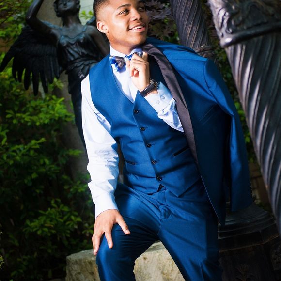 Meet your Posher, Juwan - Picture 1 of 2